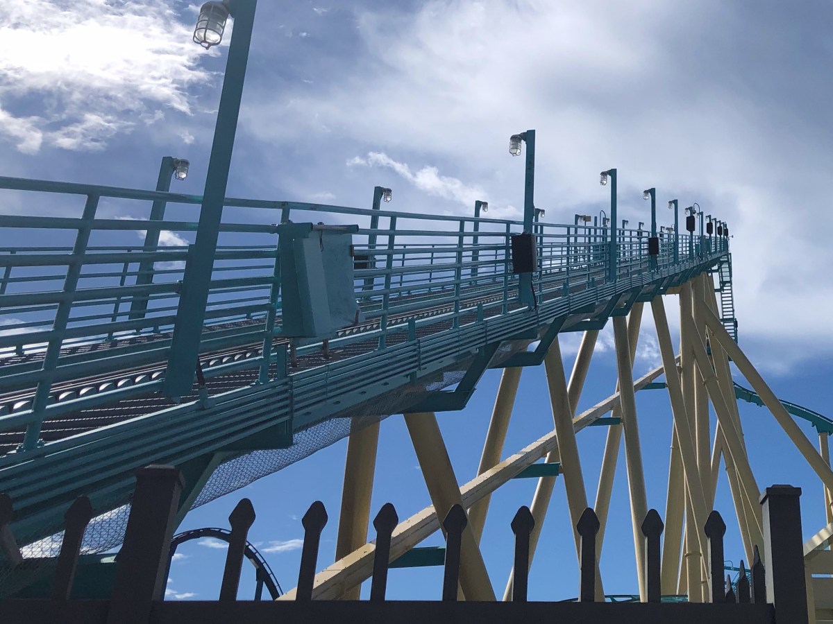 REVIEW: Kraken – B&M Floorless Coaster at SeaWorld Orlando – October 2019