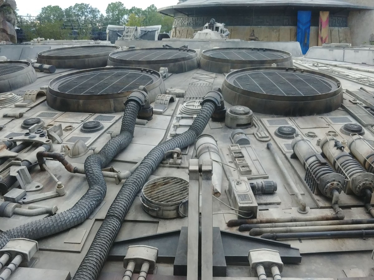 REVIEW: Millennium Falcon: Smuggler’s Run – November 2019