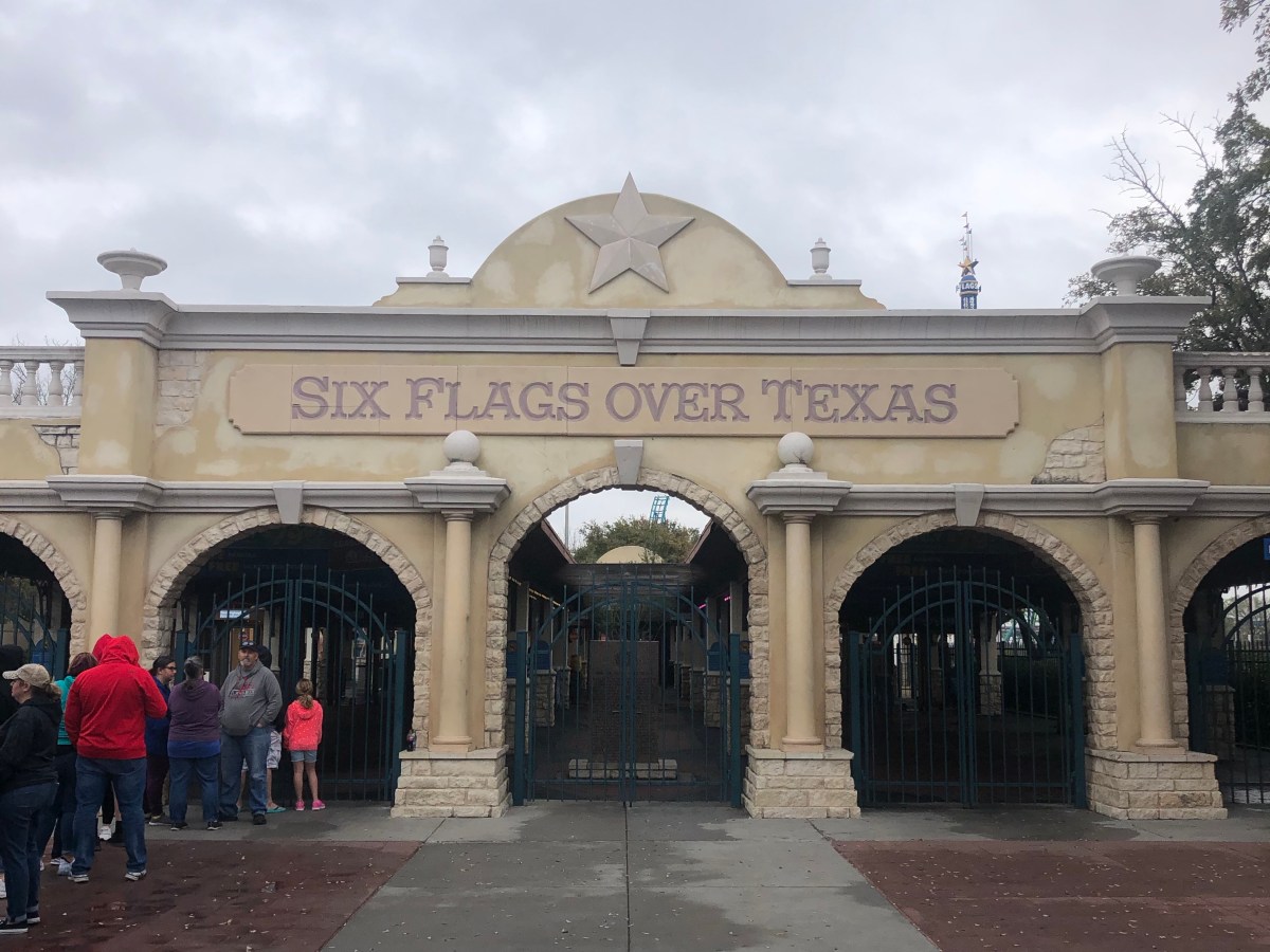 Six Flags Over Texas Review: The Original Six Flags Park