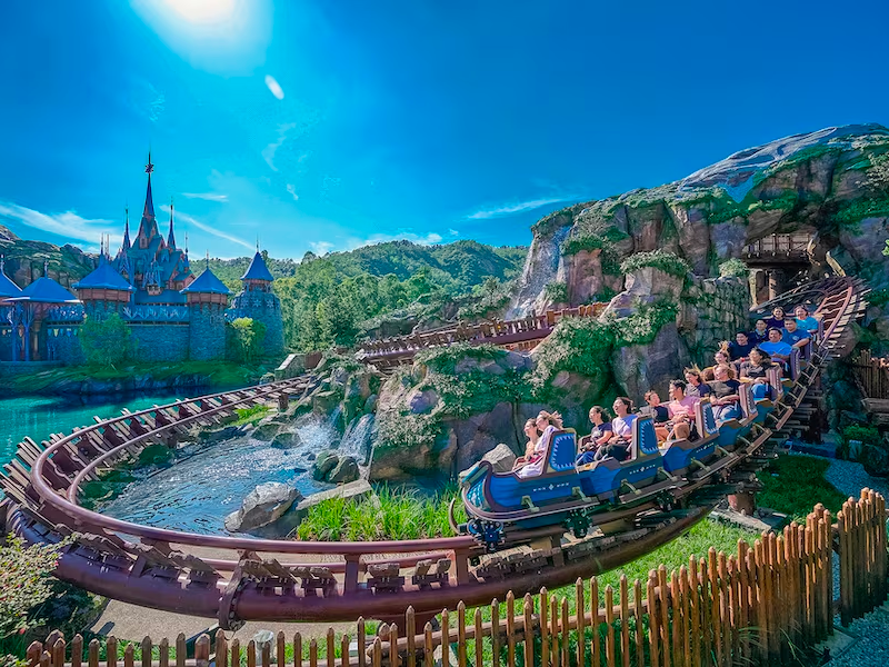 Pros and Cons of World of Frozen at Hong Kong Disneyland